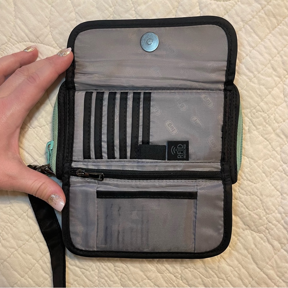 Lug Kickflip Convertible Wallet - Picture 6 of 9